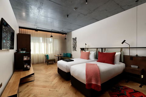 QT Melbourne - Accommodation Tasmania 3