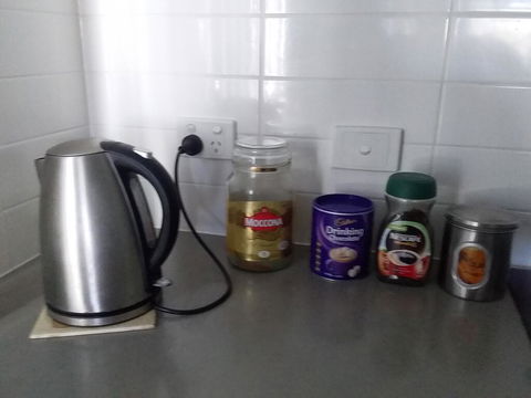 Quiet Sunny Relaxed Home Close To Theme Parks - Accommodation Tasmania 1