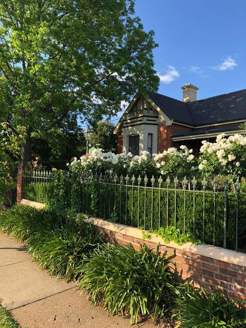 QUILTY HOUSE (Formerly Beethovens) - Accommodation Tasmania 3