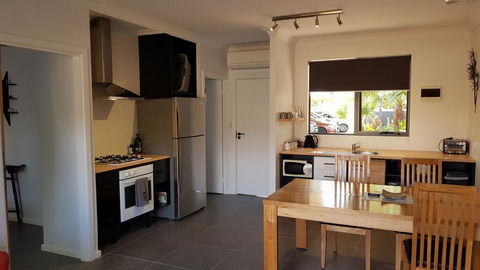 Red Ochre - Large 1BR With Private Courtyard - Accommodation Tasmania 2
