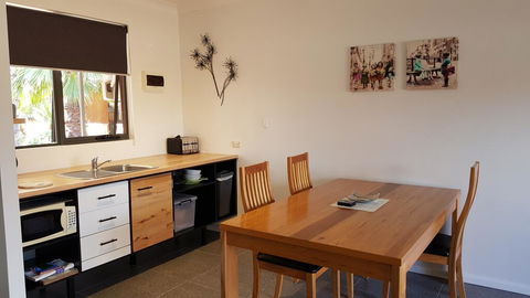 Red Ochre - Large 1BR With Private Courtyard - Accommodation Tasmania 1