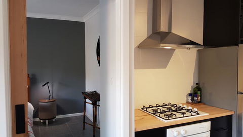 Red Ochre - Large 1BR With Private Courtyard - Accommodation Tasmania 3