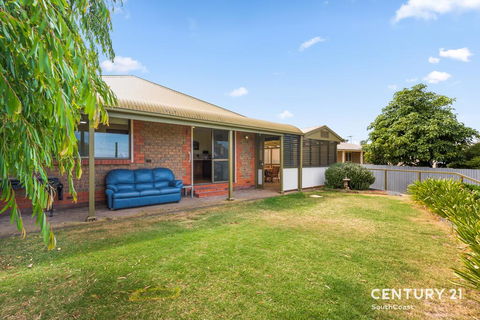 Reef & Vines Port Noarlunga - Accommodation Tasmania 2