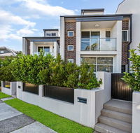 Relax in a Spacious  Modern Townhouse in Asquith - Accommodation Tasmania