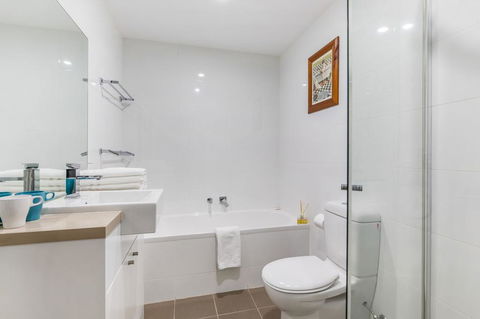 Relax In A Spacious & Modern Townhouse In Asquith - Accommodation Tasmania 1