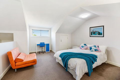 Relax In A Spacious & Modern Townhouse In Asquith - Accommodation Tasmania 3