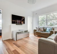 Renovated art deco flat close to city and harbour - Accommodation Tasmania