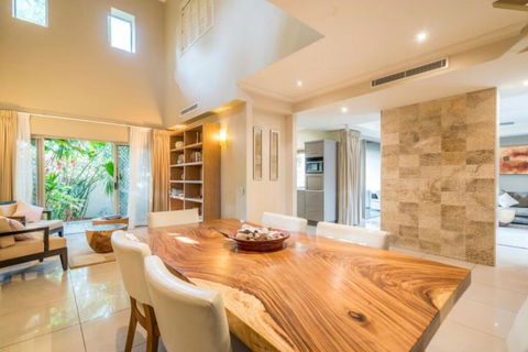 Resort Living With Private Pool Sleeps 8 - Accommodation Tasmania 3