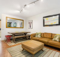 Retro Styled 3 Bedroom Apartment with Tree Views - Accommodation Tasmania