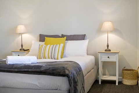Robertson Public House And Kitchen - Accommodation Tasmania 1