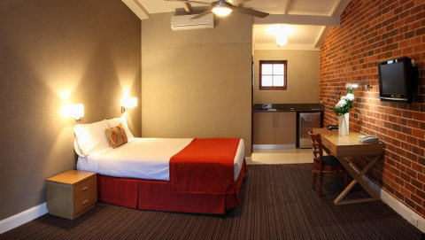 Rose & Crown Hotel - Accommodation Tasmania 1