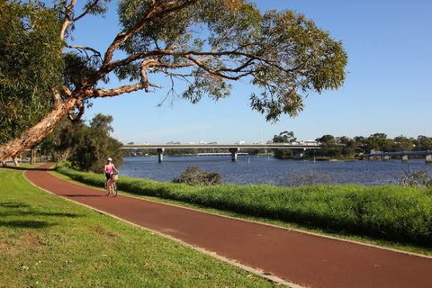 Rossmoyne 2 BEDROOM HOUSE, SELF CHECK IN, Walk To River, Shops, Bus, Trains, Cls To Airport, City, Beaches - Accommodation Tasmania 3