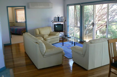 Sandy Point Beach Escape 1 Bedroom Apartment - Accommodation Tasmania 3