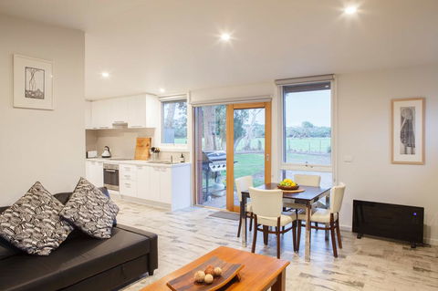 Sandy Point Hideaway - Accommodation Tasmania 0