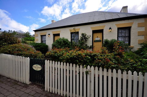 Sargeants & Armoury Cottages 1823 - Accommodation Tasmania 1