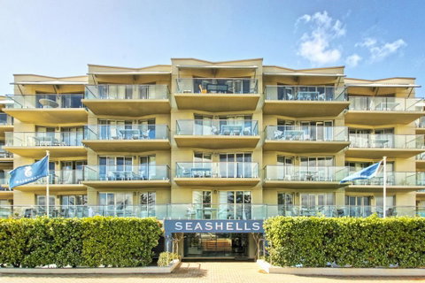 Sea Breeze Luxury Holiday Apartment - Accommodation Tasmania 0