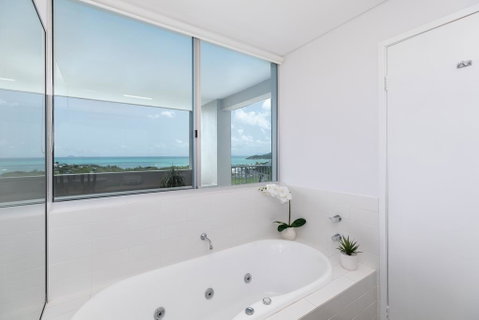 Sea Forever On Azure Seas - Airlie Beach - Accommodation Tasmania 3