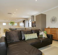 Seal 4 Bedroom House by Shoalwater Executive Homes - Accommodation Tasmania