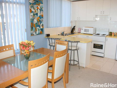 Seaview #2 - 2/171 Avoca Drive - Accommodation Tasmania 2