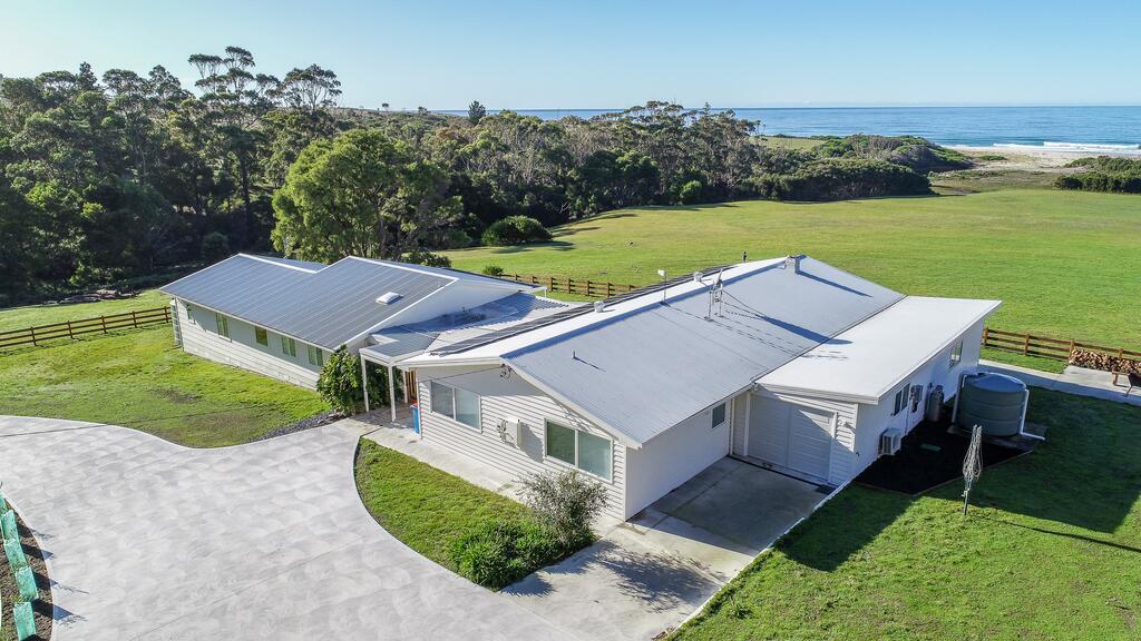Chain Of Lagoons TAS Accommodation Tasmania