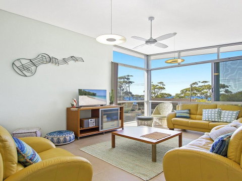 Serene - Spacious Air Conditioned Accommodation - Accommodation Tasmania 0