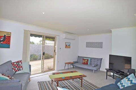 SERRELL BY THE SEA - PET FRIENDLY - Accommodation Tasmania 3