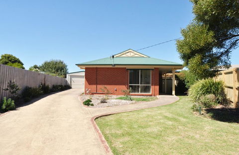 SERRELL BY THE SEA - PET FRIENDLY - Accommodation Tasmania 0