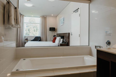 Sfera's Park Suites & Convention Centre - Accommodation Tasmania 1