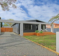 Shady Palms - modern beach house with studio - Accommodation Tasmania
