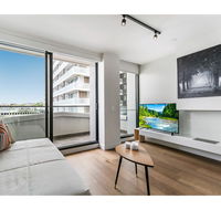 Shop Til You Drop At Sleek Unit In Hip Area - Accommodation Tasmania