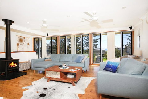Shores - Pet-Friendly - 1 Min Walk To Beach - Accommodation Tasmania 0