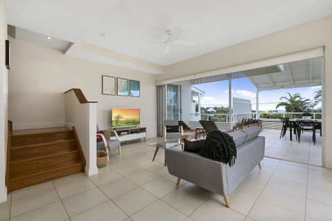 Silver, Sunrise Beach - Accommodation Tasmania 1