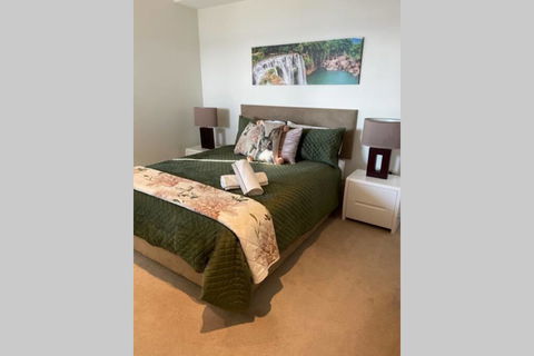 SKY GARDEN SUNSET RIVER VIEW NETFLIX WINE PARKING - Accommodation Tasmania 1
