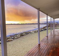 Smart Beach House  Pelican Point - Accommodation Tasmania