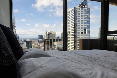 Southern Cross Flat With Sky, City, And Sea Views - Accommodation Tasmania 0