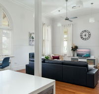 Spacious 2-bed 2-bath Home with Parking and Balcony - Accommodation Tasmania