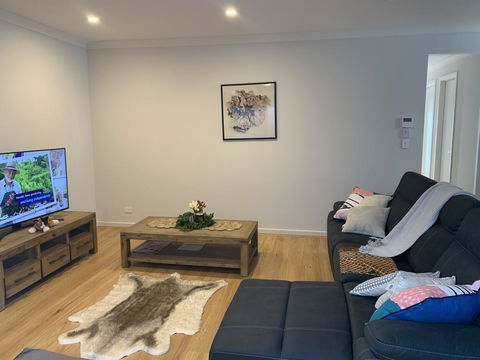 Spacious Rooms Home-Stay With Free Wifi - Accommodation Tasmania 0