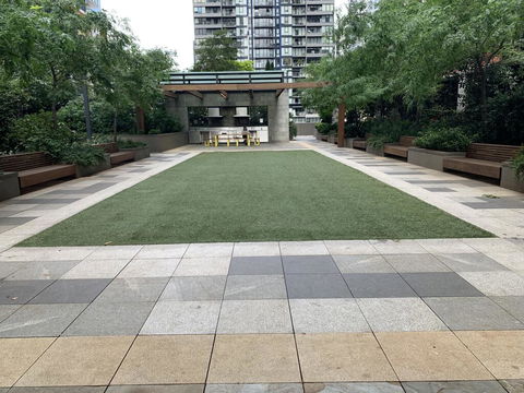 Sparkling 2 Bed 1 Bath Melbourne CBD Apt - Free Netflix & Wine - Accommodation Tasmania 1