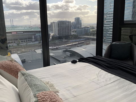 Sparkling 2 Bed 1 Bath Melbourne CBD Apt - Free Netflix & Wine - Accommodation Tasmania 0