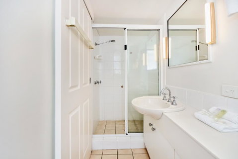 SPIN13- ESCAPE TO MOOLOOLABA - Accommodation Tasmania 3
