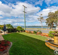 Spoil yourself with the perfect position of this first floor Unit - Accommodation Tasmania
