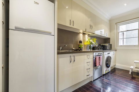StayCentral On George - Accommodation Tasmania 1