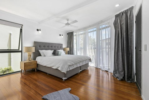 Stunning Beach Front Villa At Castaway Cove - Accommodation Tasmania 2