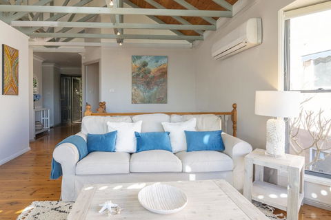 STUNNING WATERFRONT ESCAPE AT DALEYS POINT - Accommodation Tasmania 3