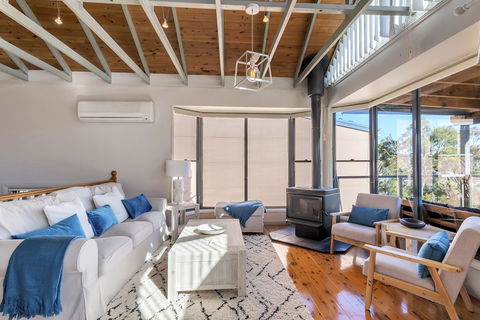 STUNNING WATERFRONT ESCAPE AT DALEYS POINT - Accommodation Tasmania 2