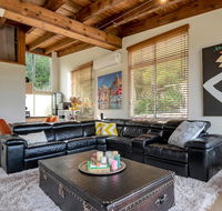 STYLISH  RELAXED LAKE HOME // NARRABEEN - Accommodation Tasmania