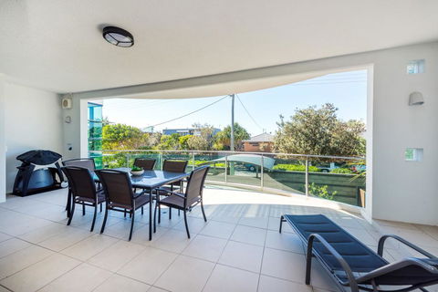 Stylish Beach Side Apartment - Unit 5 - 33 Lorikeet Drive - Accommodation Tasmania 1
