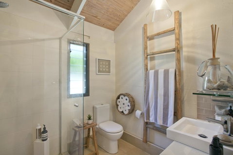 Stylish Luxury Home To Fit The Whole Family - Accommodation Tasmania 1