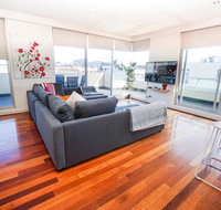 Stylish Modern 3BD Retreat at an Amazing Location - Accommodation Tasmania