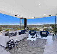 Stylish Penthouse with Views  Jacuzzi - Accommodation Tasmania